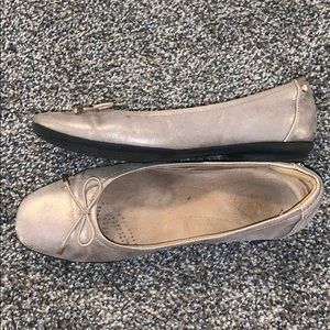 Clark’s Candra light metallic champagne flats